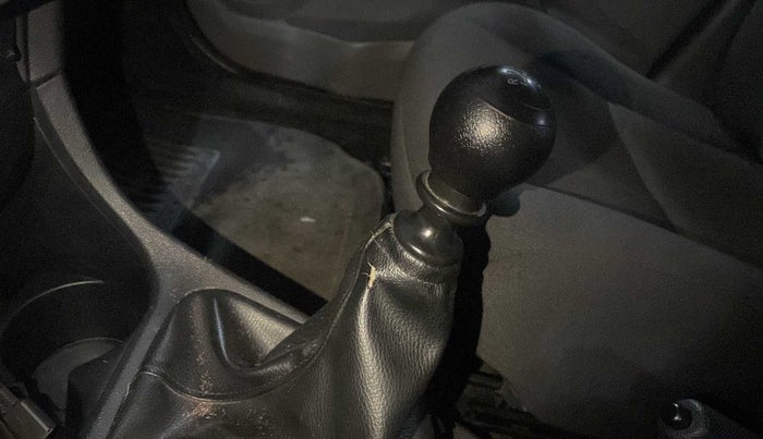 2011 Toyota Etios VD, Diesel, Manual, 63,816 km, Gear lever - Boot cover slightly torn