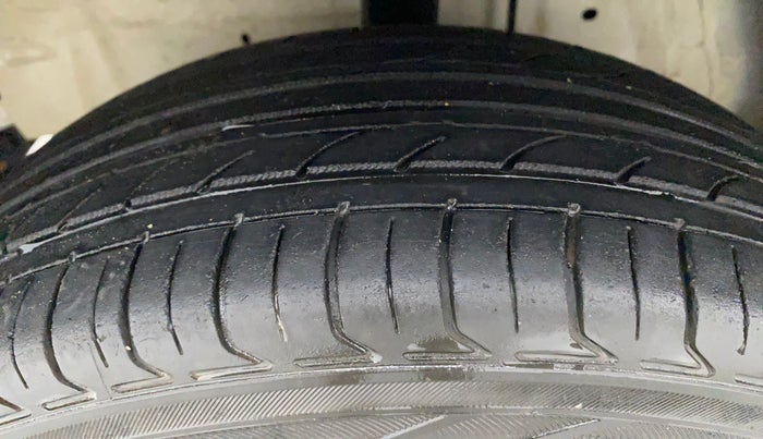 2012 Toyota Etios Liva G, Petrol, Manual, 72,618 km, Left Front Tyre Tread