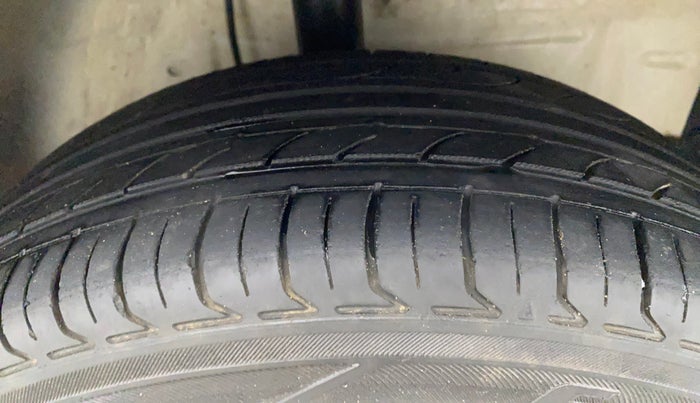 2012 Toyota Etios Liva G, Petrol, Manual, 72,618 km, Right Front Tyre Tread