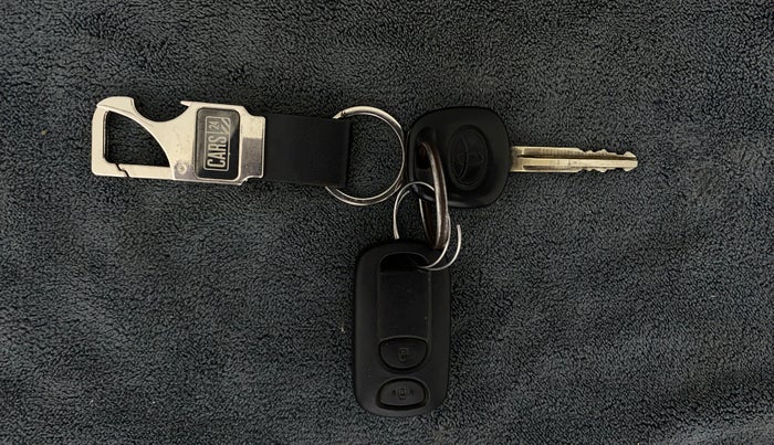 2012 Toyota Etios Liva G, Petrol, Manual, 72,618 km, Key Close Up