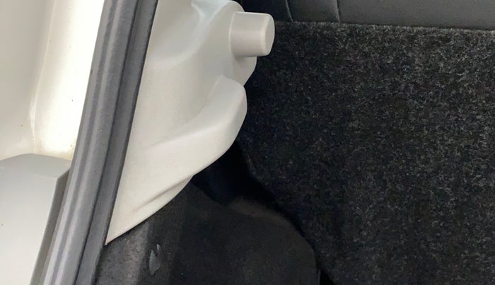 2012 Toyota Etios Liva G, Petrol, Manual, 72,618 km, Dicky (Boot door) - Parcel tray missing