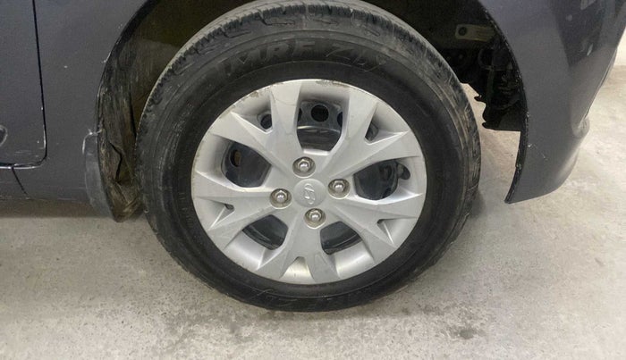 2016 Hyundai Grand i10 SPORTZ 1.2 KAPPA VTVT, Petrol, Manual, 60,441 km, Right front tyre - Tyre dimensions are different from each other