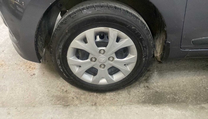 2016 Hyundai Grand i10 SPORTZ 1.2 KAPPA VTVT, Petrol, Manual, 60,441 km, Left front tyre - Tyre dimensions are different from each other