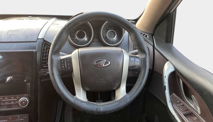 2014 Mahindra XUV500 W6, Diesel, Manual, 76,947 km, Steering Wheel Close Up