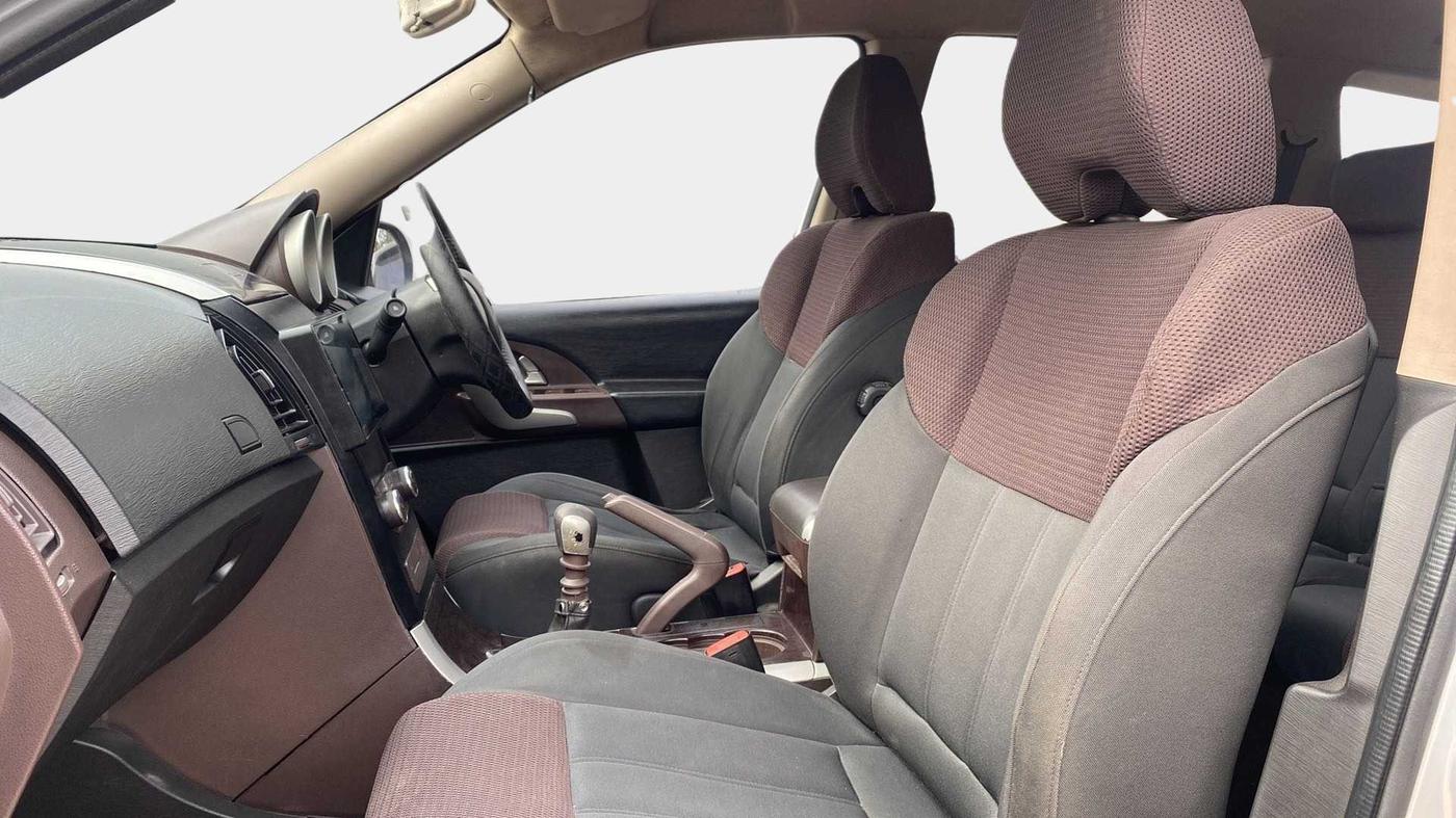 2014 Mahindra XUV500 W6, Diesel, Manual, 76,947 km, Right Side Front Door Cabin