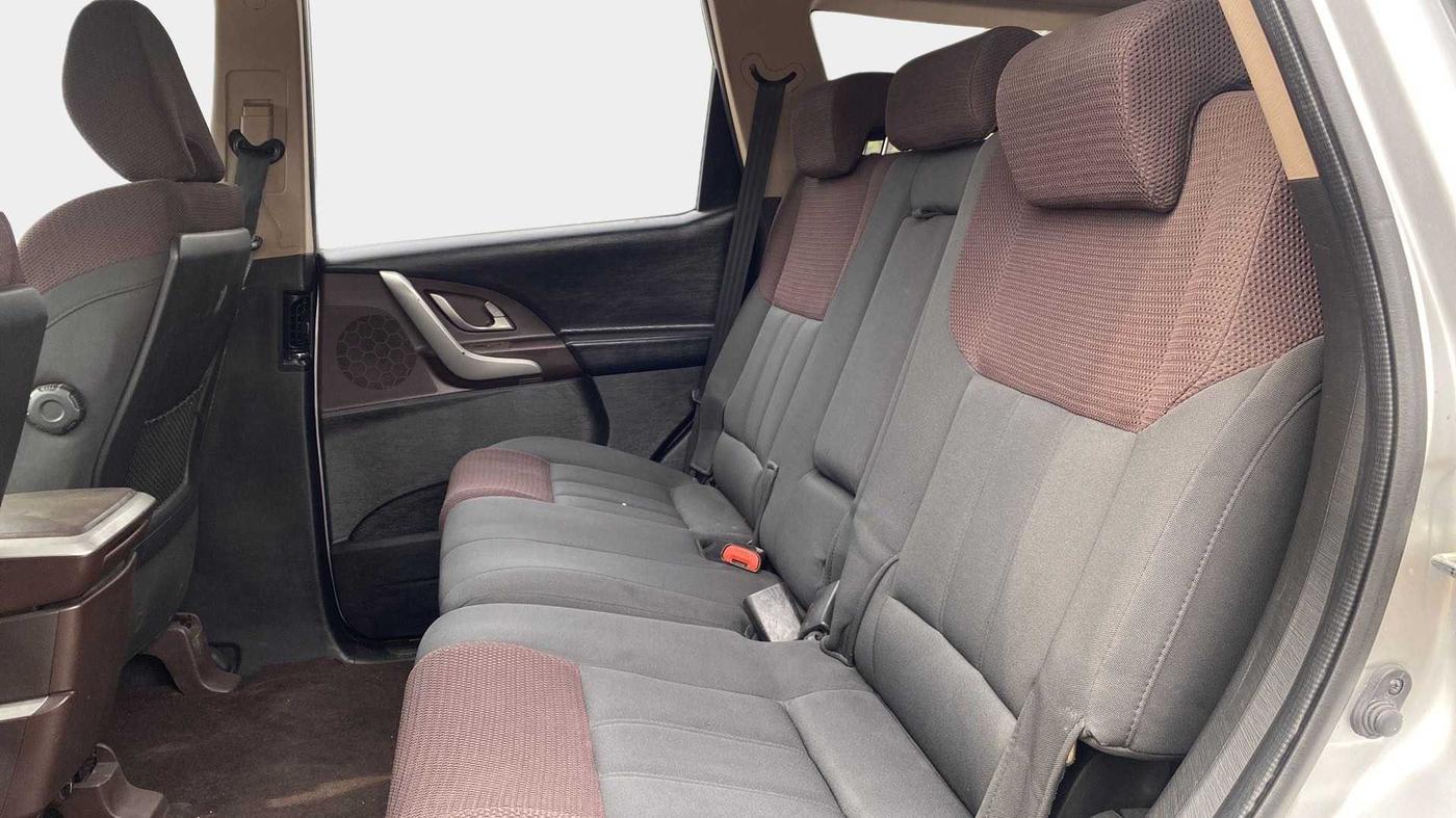 2014 Mahindra XUV500 W6, Diesel, Manual, 76,947 km, Right Side Rear Door Cabin