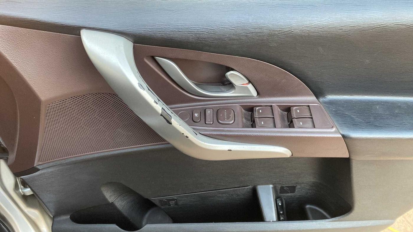 2014 Mahindra XUV500 W6, Diesel, Manual, 76,947 km, Driver Side Door Panels Control