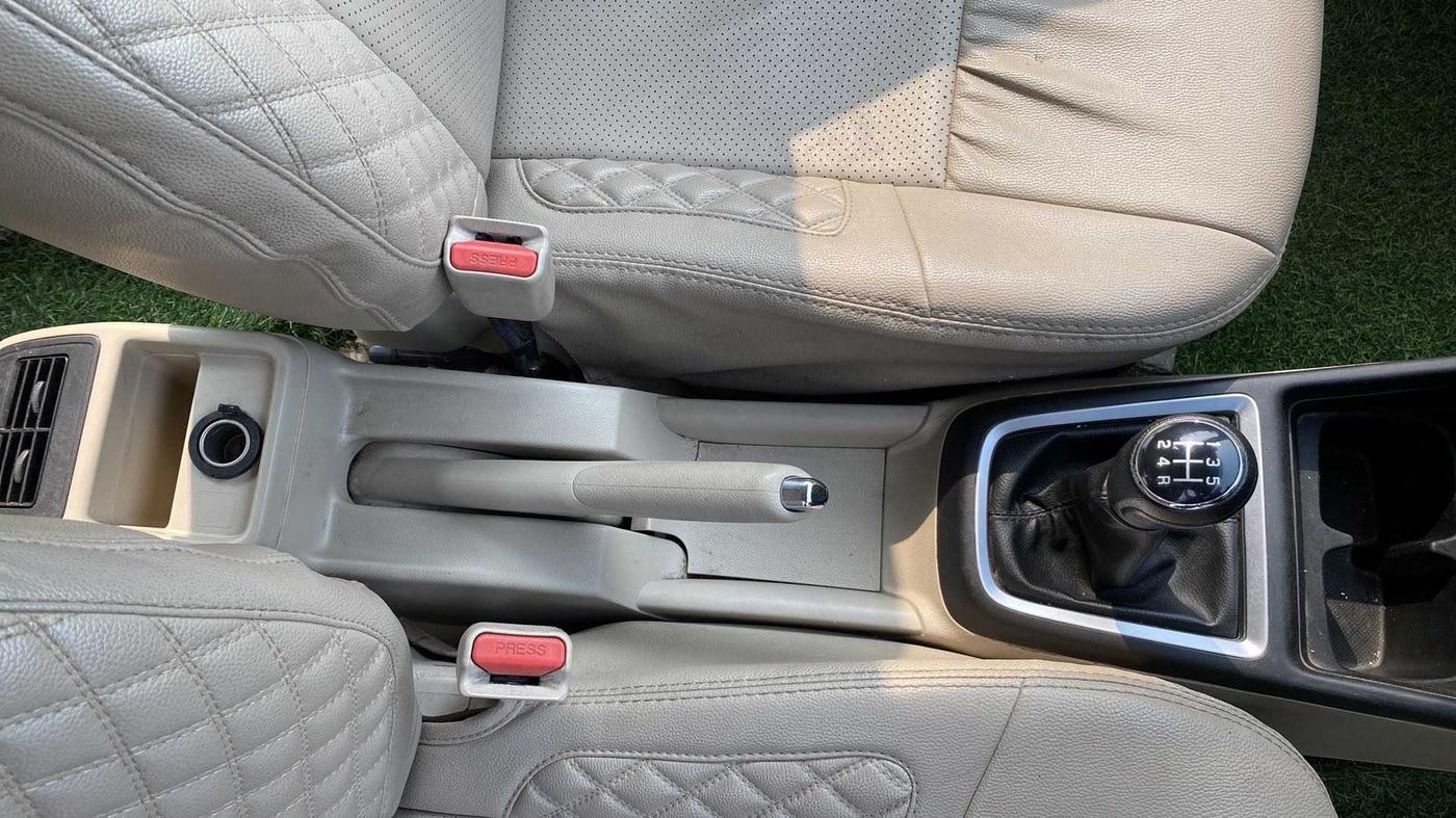 2021 Maruti Dzire VXI, Petrol, Manual, 54,605 km, Gear Lever