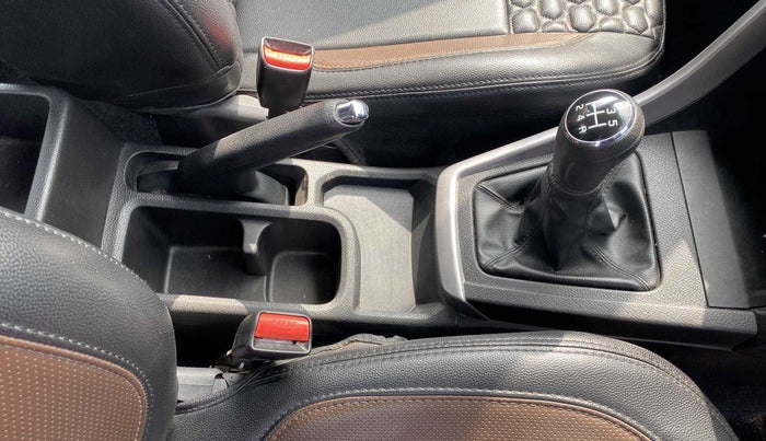 2022 Maruti BREZZA ZXI + SMART HYBRID, Petrol, Manual, 13,493 km, Gear Lever