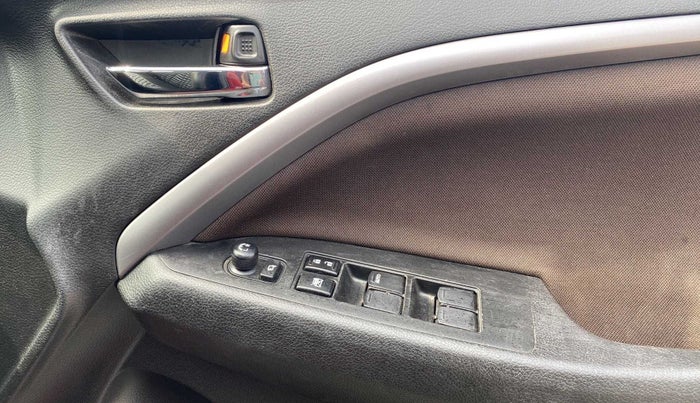 2022 Maruti BREZZA ZXI + SMART HYBRID, Petrol, Manual, 13,493 km, Driver Side Door Panels Control