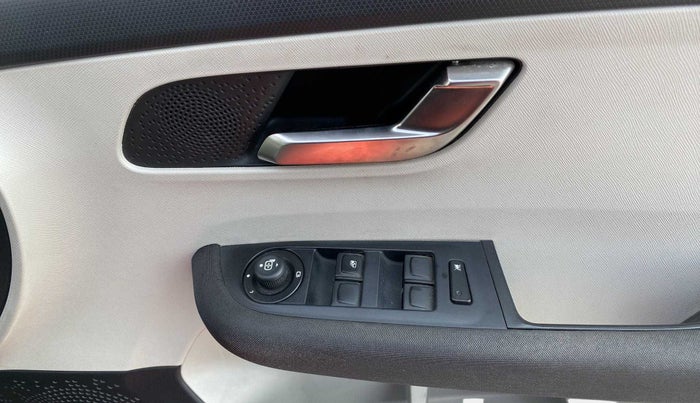 2021 Tata ALTROZ XZ PLUS I-TURBO PETROL, Petrol, Manual, 21,841 km, Driver Side Door Panels Control