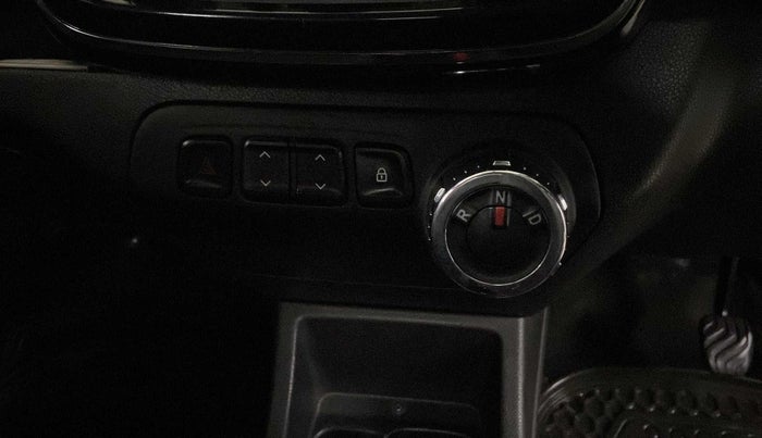 2018 Renault Kwid RXT 1.0 AMT (O), Petrol, Automatic, 61,105 km, Gear Lever