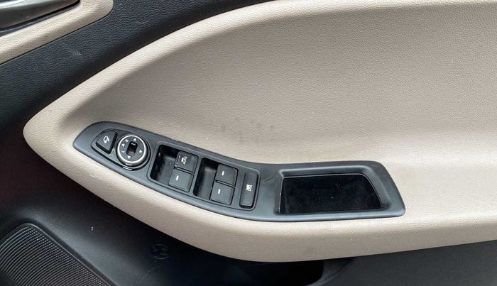 2015 Hyundai Elite i20 ASTA 1.2, Petrol, Manual, 33,924 km, Right front window switch / handle - Child Lock not working for windows