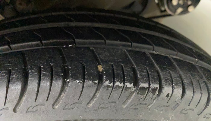 2013 Honda Brio S MT, Petrol, Manual, 74,001 km, Right Front Tyre Tread