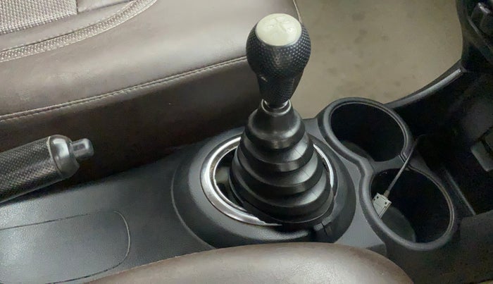2013 Honda Brio S MT, Petrol, Manual, 74,001 km, Gear lever - Boot cover slightly torn