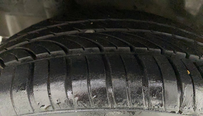 2013 Honda Brio S MT, Petrol, Manual, 74,001 km, Right Rear Tyre Tread