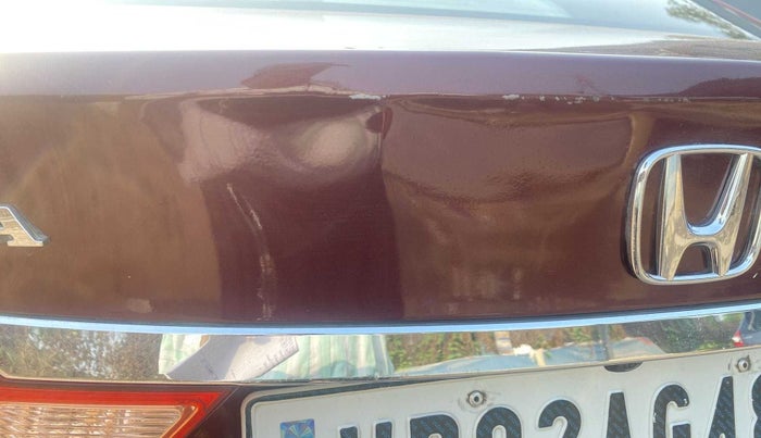 2015 Honda City 1.5L I-VTEC V MT, Petrol, Manual, 25,303 km, Dicky (Boot door) - Slightly dented