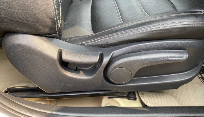 2018 Hyundai Elite i20 ASTA 1.2, Petrol, Manual, 55,064 km, Driver Side Adjustment Panel