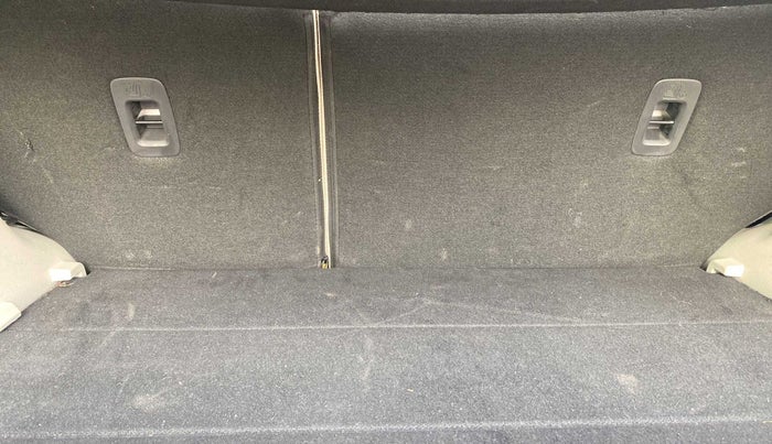 2019 Mahindra XUV300 W8 (O) 1.5 DIESEL AMT, Diesel, Automatic, 40,150 km, Boot Inside