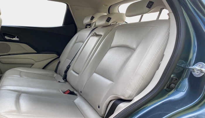 2019 Mahindra XUV300 W8 (O) 1.5 DIESEL AMT, Diesel, Automatic, 40,150 km, Right Side Rear Door Cabin