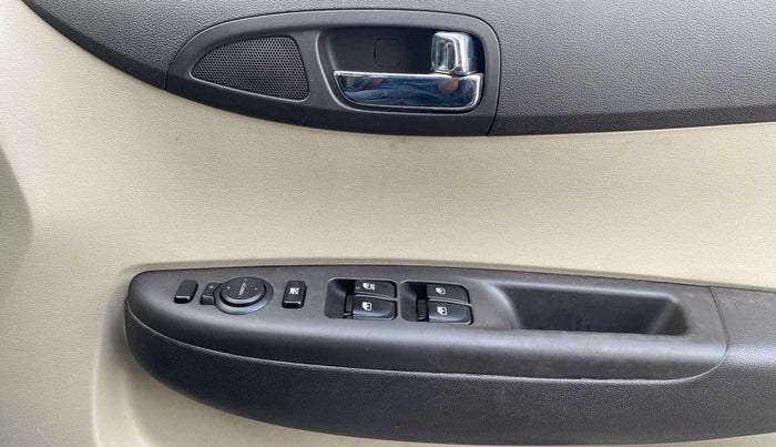 2013 Hyundai i20 MAGNA 1.2, Petrol, Manual, 86,341 km, Driver Side Door Panels Control