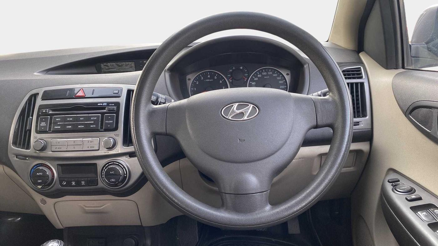 2013 Hyundai i20 MAGNA 1.2, Petrol, Manual, 86,341 km, Steering Wheel Close Up
