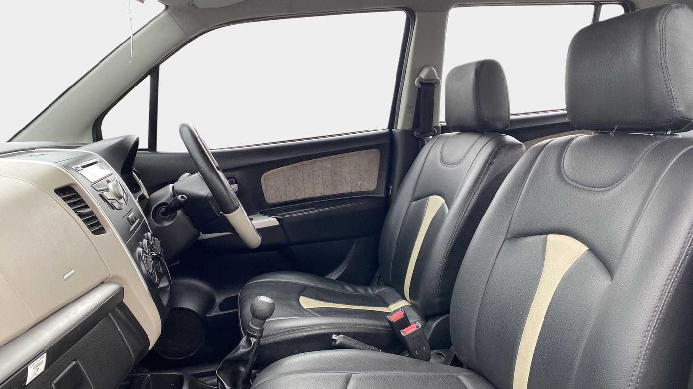 2015 Maruti Wagon R 1.0 VXI, Petrol, Manual, 92,304 km, Right Side Front Door Cabin