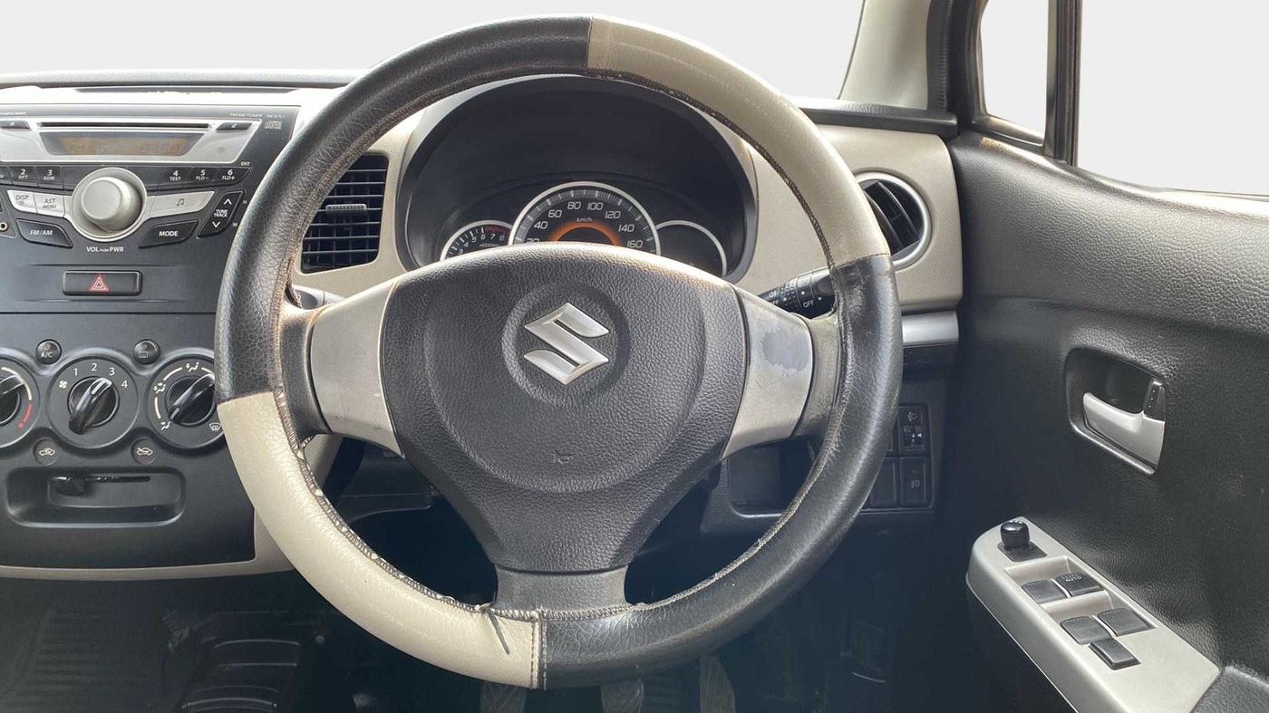 2015 Maruti Wagon R 1.0 VXI, Petrol, Manual, 92,304 km, Steering Wheel Close Up