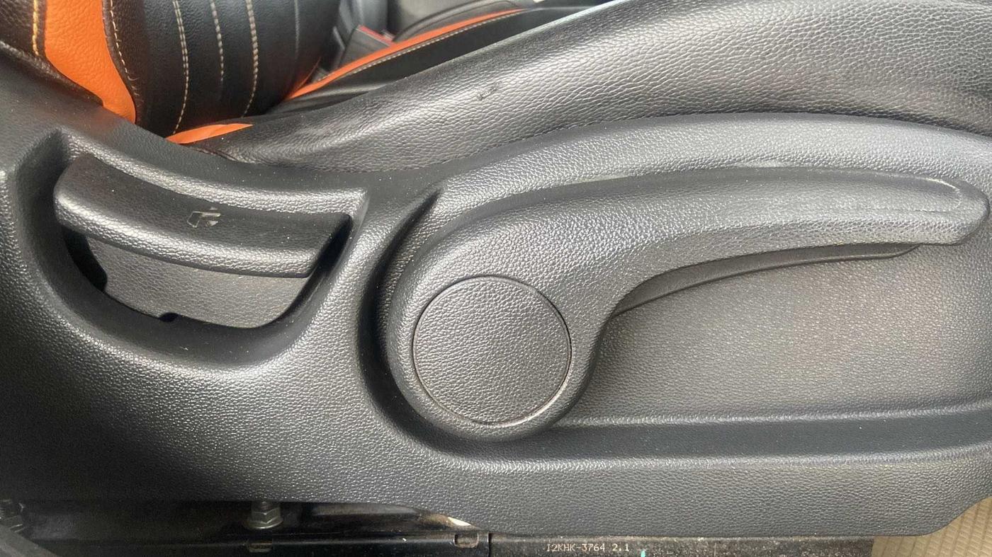 2015 Hyundai i20 Active 1.2 SX, Petrol, Manual, 79,331 km, Driver Side Adjustment Panel
