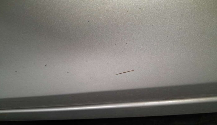 2013 Maruti Swift VXI, Petrol, Manual, 81,124 km, Driver-side door - Slightly dented