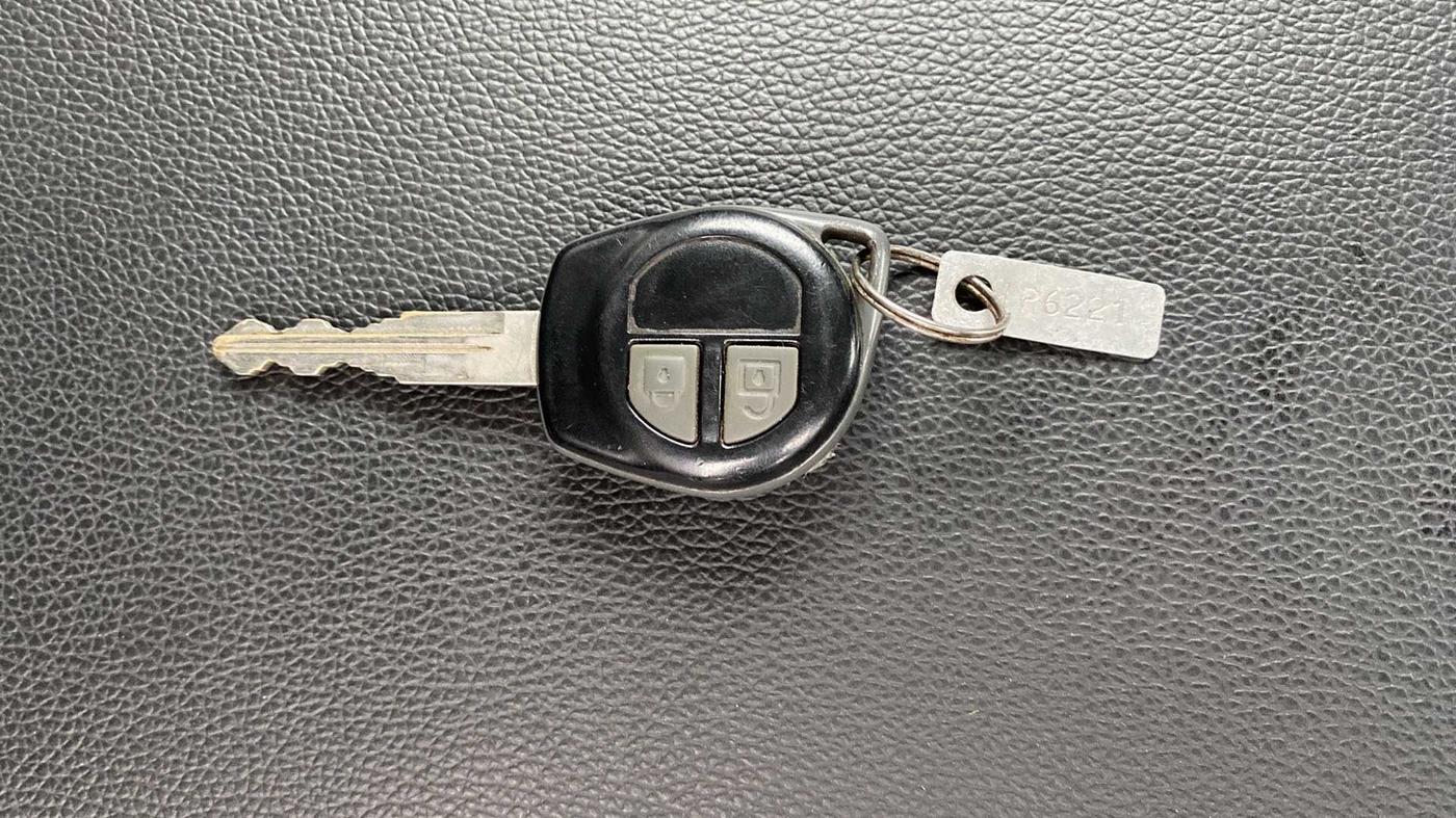 2013 Maruti Swift VXI, Petrol, Manual, 81,124 km, Key Close Up