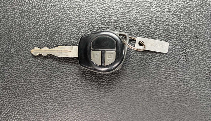 2013 Maruti Swift VXI, Petrol, Manual, 81,124 km, Key Close Up