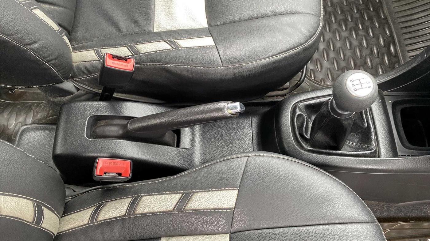 2013 Maruti Swift VXI, Petrol, Manual, 81,124 km, Gear Lever