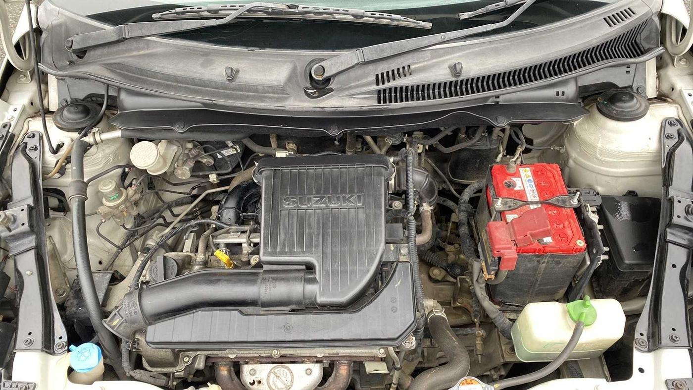 2013 Maruti Swift VXI, Petrol, Manual, 81,124 km, Open Bonet