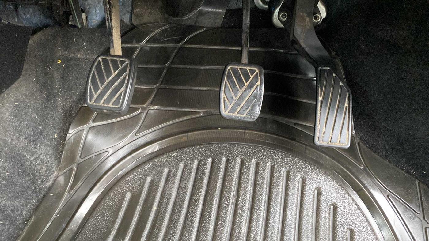 2013 Maruti Swift VXI, Petrol, Manual, 81,124 km, Pedals