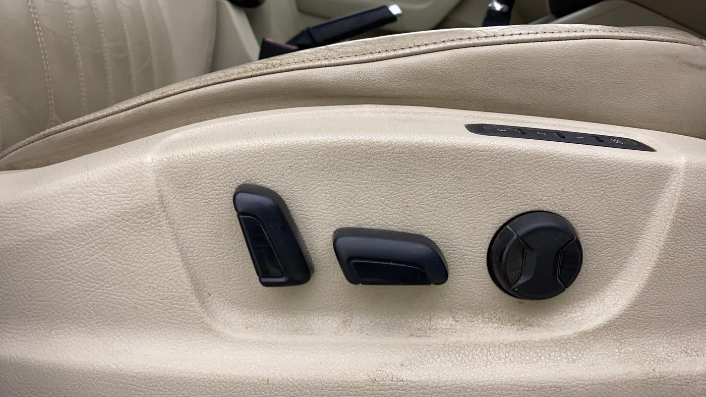 2019 Skoda Octavia L&K 1.8 TSI AT, Petrol, Automatic, 1,39,147 km, Driver Side Adjustment Panel