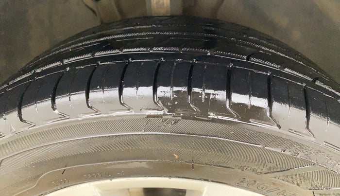 2019 Skoda Octavia L&K 1.8 TSI AT, Petrol, Automatic, 1,39,105 km, Right Front Tyre Tread