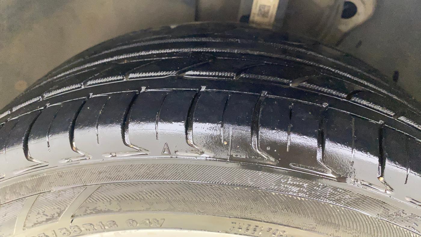 2019 Skoda Octavia L&K 1.8 TSI AT, Petrol, Automatic, 1,39,147 km, Left Front Tyre Tread