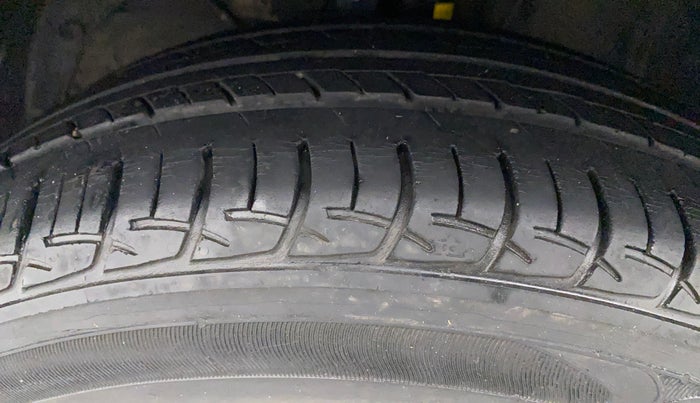 2017 Maruti Baleno DELTA PETROL 1.2, Petrol, Manual, 20,675 km, Left Front Tyre Tread