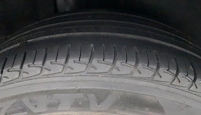 2017 Maruti Baleno DELTA PETROL 1.2, Petrol, Manual, 20,675 km, Right Rear Tyre Tread