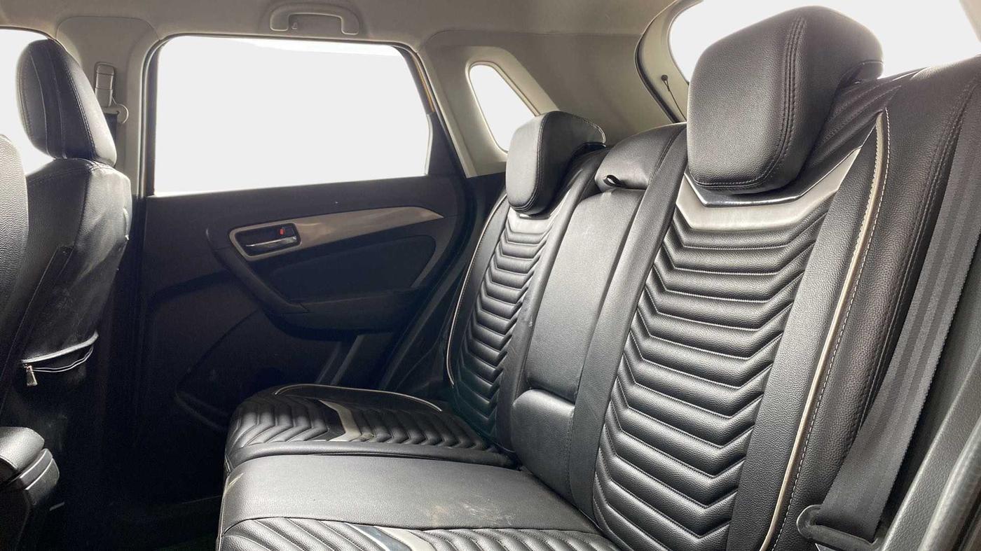 2018 Maruti Vitara Brezza ZDI PLUS DUAL TONE, Diesel, Manual, 36,581 km, Right Side Rear Door Cabin