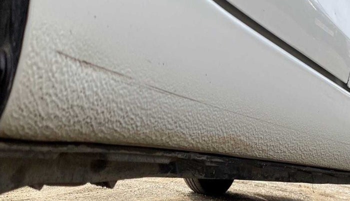 2015 Maruti Swift Dzire ZXI, Petrol, Manual, 62,171 km, Right running board - Minor scratches