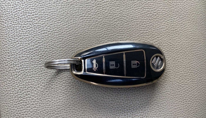 2015 Maruti Swift Dzire ZXI, Petrol, Manual, 62,171 km, Key Close Up