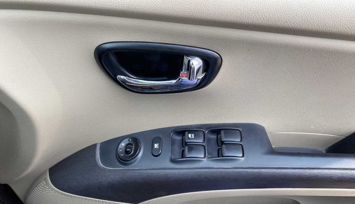 2012 Hyundai i10 MAGNA 1.2, Petrol, Manual, 18,479 km, Driver Side Door Panels Control