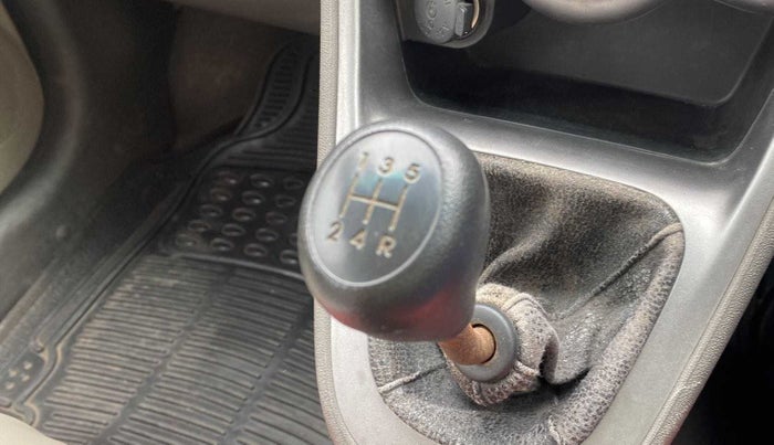 2012 Hyundai i10 MAGNA 1.2, Petrol, Manual, 18,479 km, Gear lever - Boot cover slightly torn