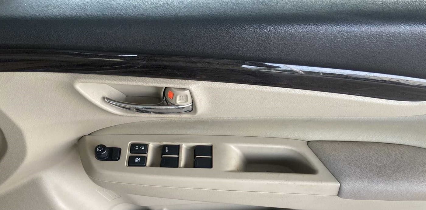 2018 Maruti Ciaz ALPHA 1.4 PETROL, Petrol, Manual, 65,909 km, Driver Side Door Panels Control