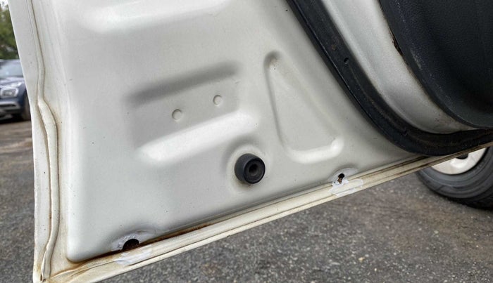 2013 Maruti Ritz VXI, Petrol, Manual, 74,607 km, Front passenger door - Minor scratches