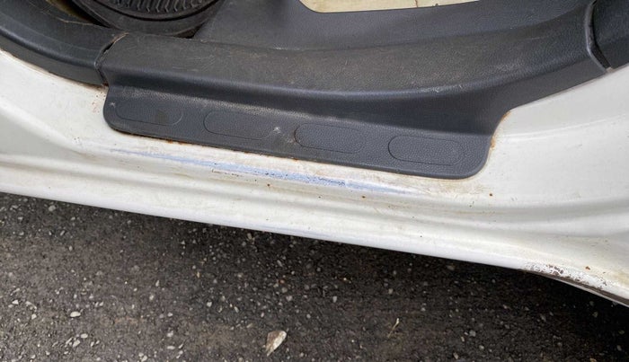 2013 Maruti Ritz VXI, Petrol, Manual, 74,607 km, Left running board - Slightly dented