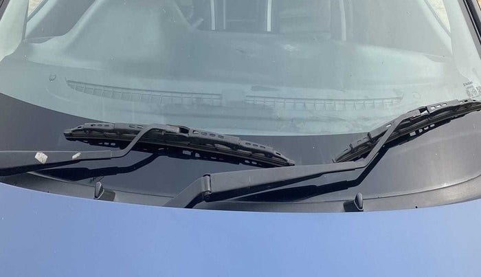 2017 Maruti Baleno DELTA PETROL 1.2, Petrol, Manual, 74,608 km, Front windshield - Minor spot on windshield