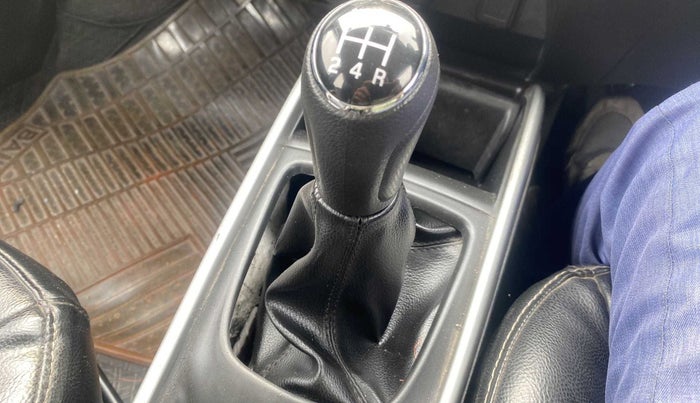 2017 Maruti Baleno DELTA PETROL 1.2, Petrol, Manual, 74,608 km, Gear lever - Boot Cover minor damage